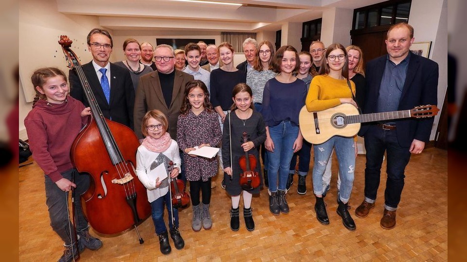 Die Musikschule „Johann Melchior Dreyer“ hat beim 56. Regionalwettbewerb Jugend musiziert in Neresheim hervorragend abgeschnitten. Die Stadt Ellwangen ehrte jetzt die Preisträger. (Foto: Thomas Siedler)