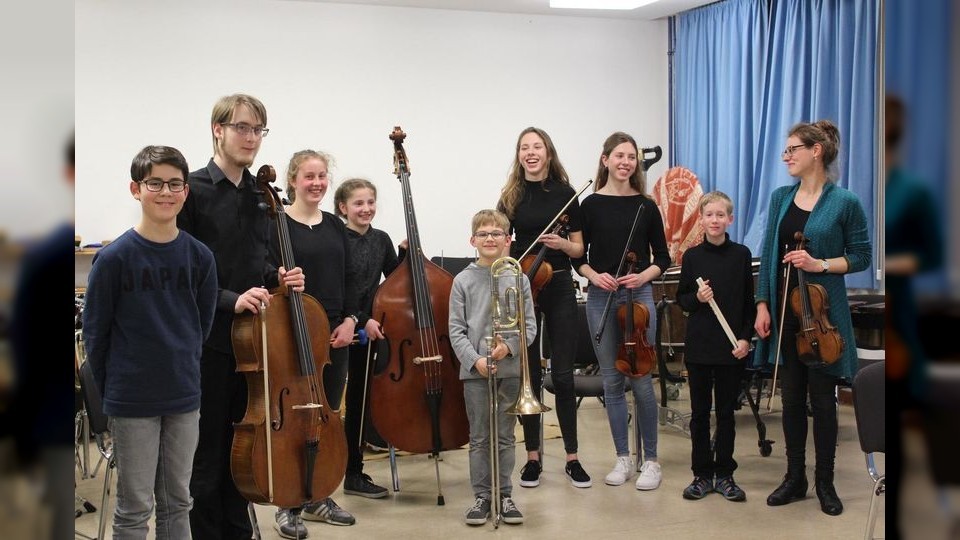 Beim Improvisationsworkshop haben Musikschüler von der Geigerin Maria Meures Tipps bekommen. (Foto: Musikschule)